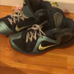 I am selling sneakers